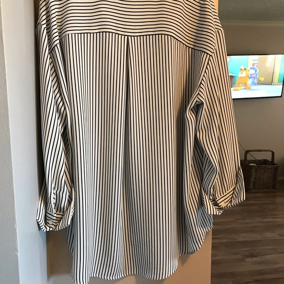 Blouse - Picture 2 of 3